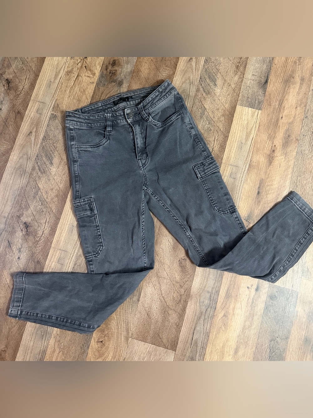 Prana Straight-Leg Cargo Jeans in Charcoal. Gray sz 8